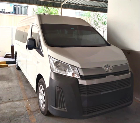 Toyota Hiace 13 Seater Bus 3.5L  2023, photo 1 of 4